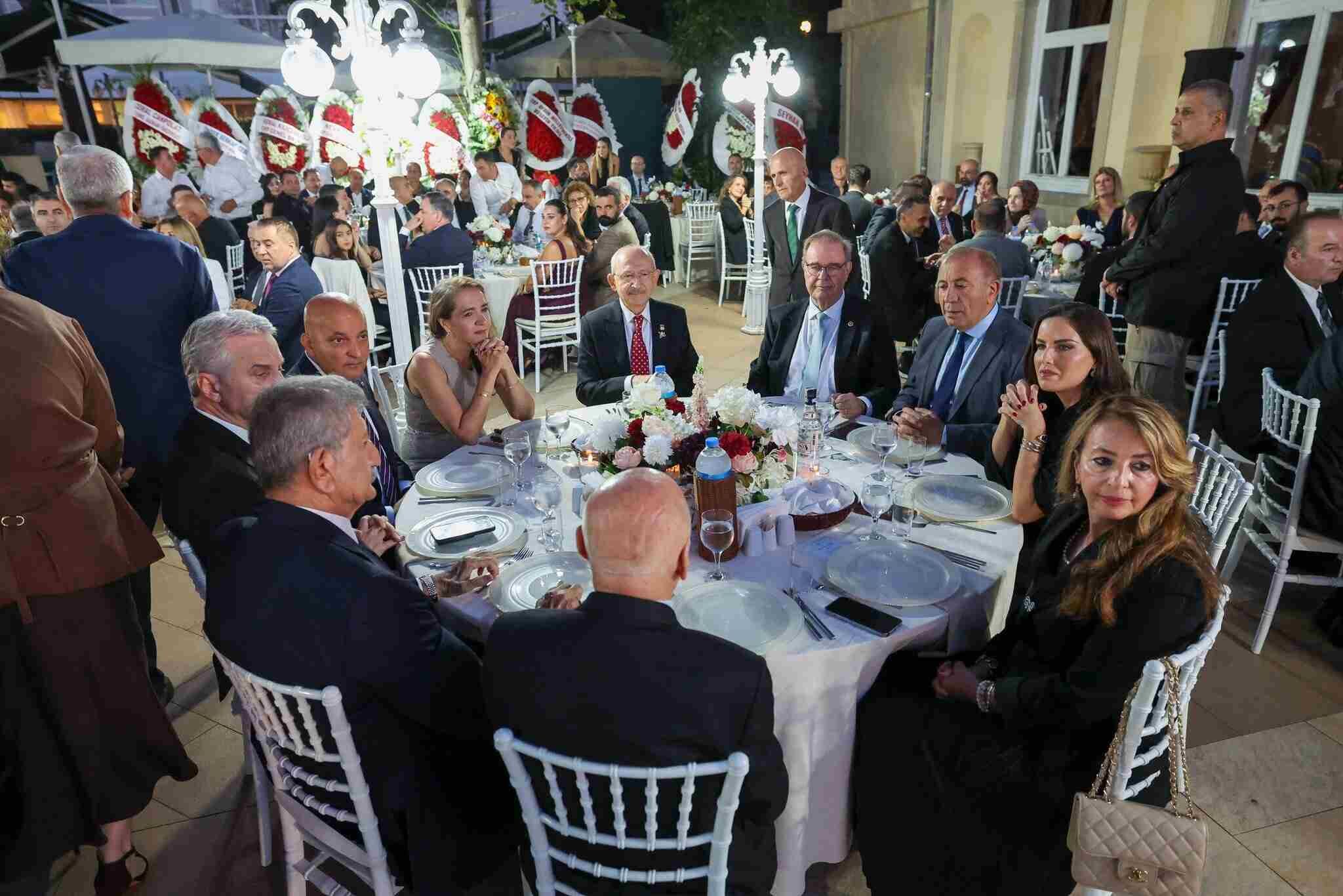 Aynı masada buluştular