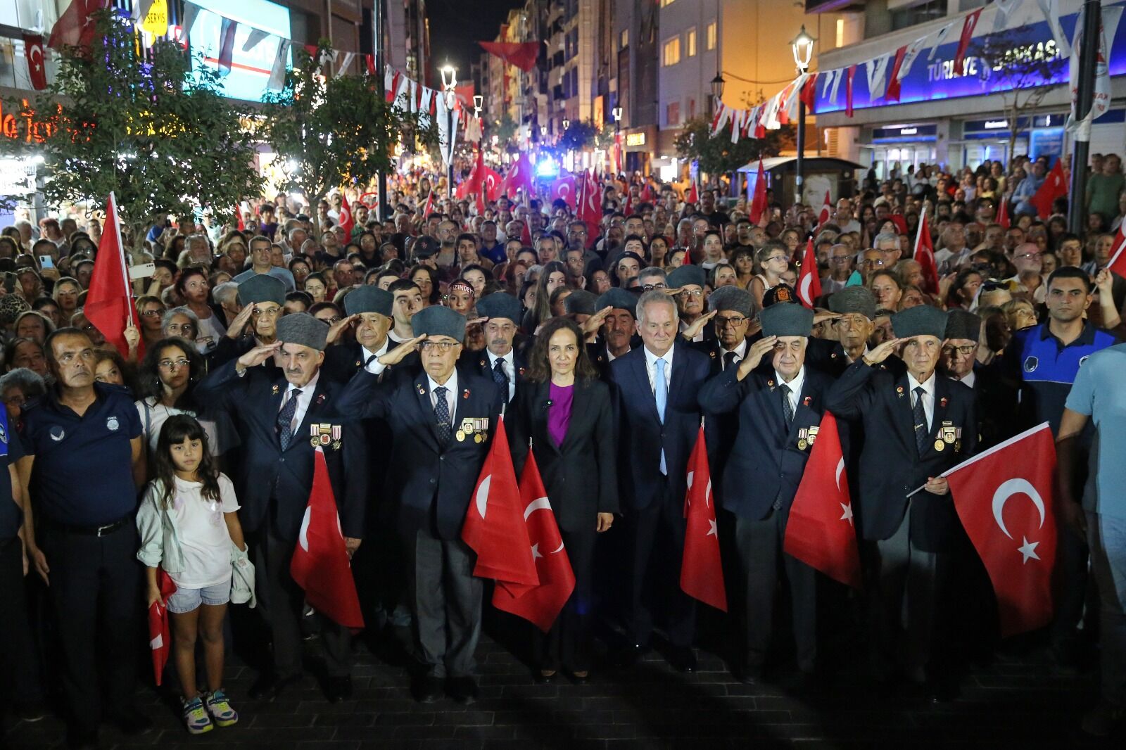 Karşıyaka Belediyesi’nden Gaziler Günü’nde gurur ve minnet korteji