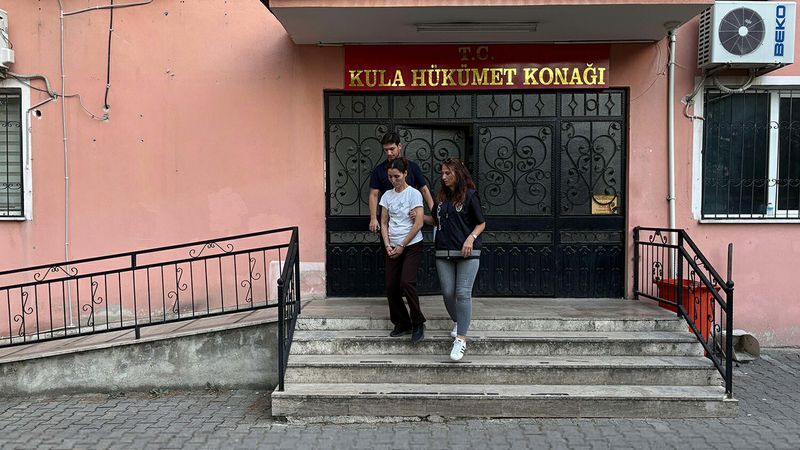 Kula’da 65 Bin Içimlik Bonzai Ele Geçirildi (3)
