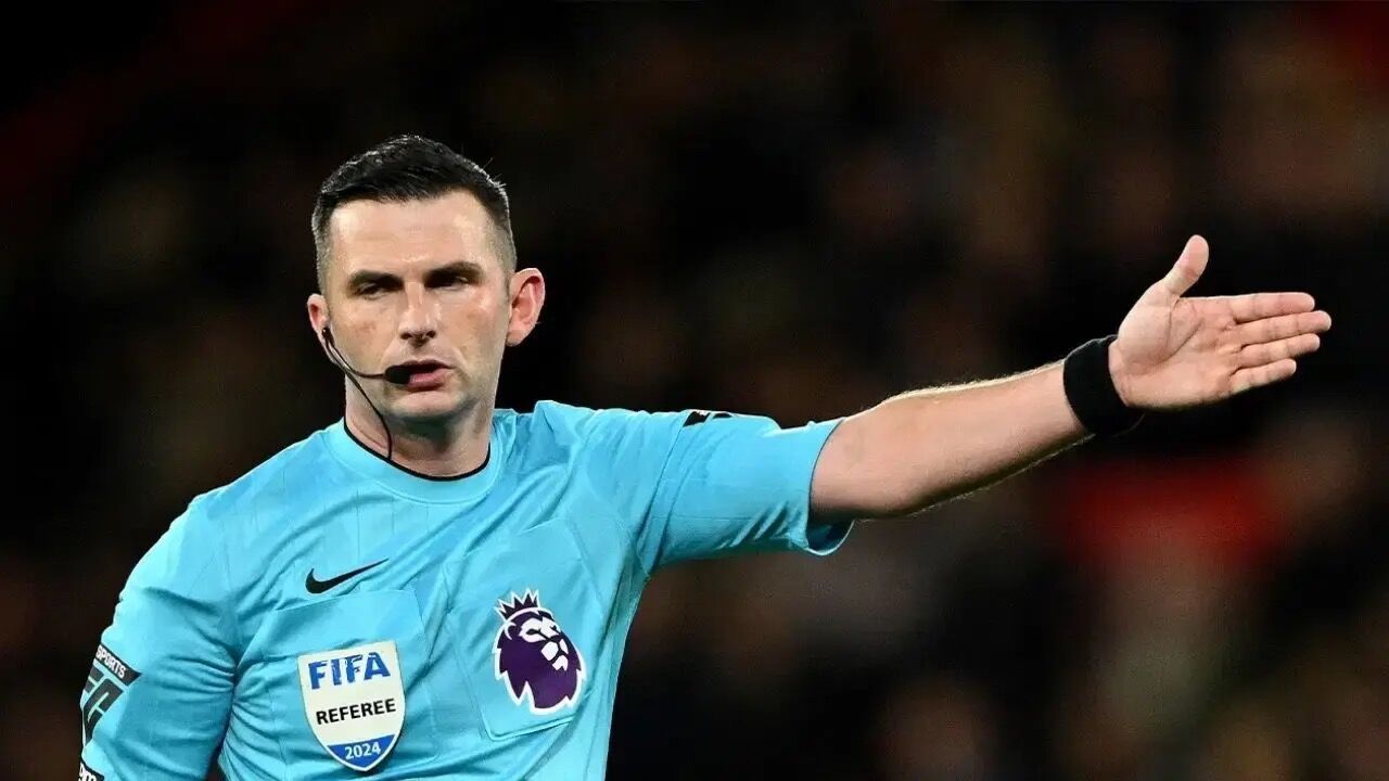 Türkiye İtalya maçının hakemi Michael Oliver kimdir, kaç yaşında ve nereli?