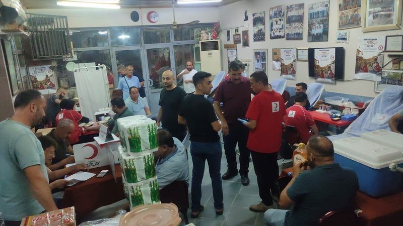 Ödemiş’te Kahvehaneden Kızılay’a Destek (1) 800X450