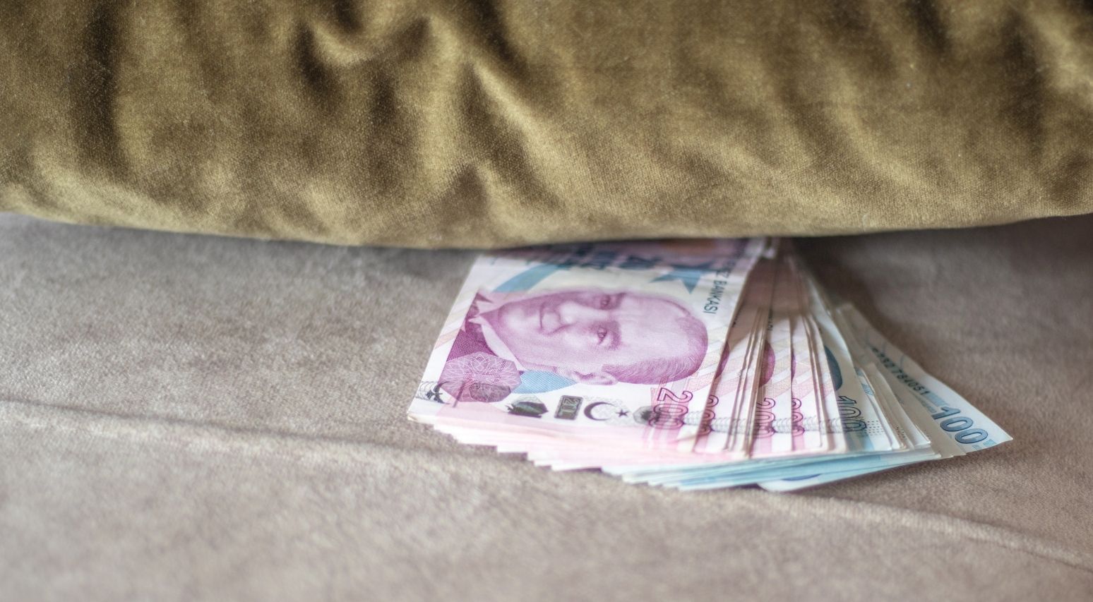 Ekonomide ‘güven’ uyarısı: Para yastık altına, altın ve dövize kayabilir