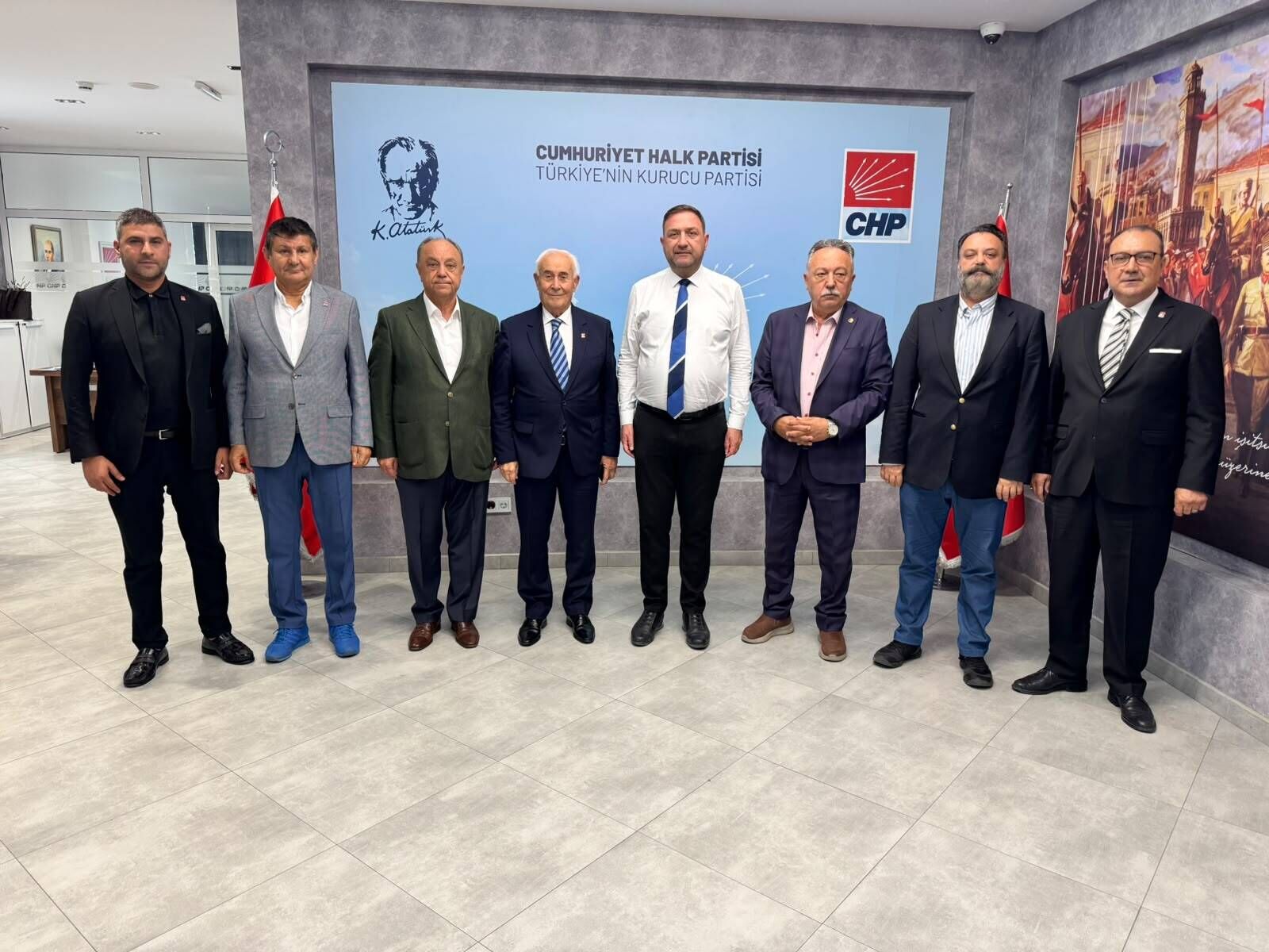 CHP İzmir’de eski il başkanları yeniden sahaya iniyor!