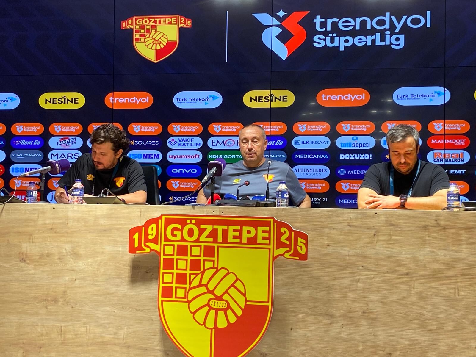 Göztepe’de Stoilov’dan milli ara mesajı: Sakatların dönüşüyle daha güçlü olacağız