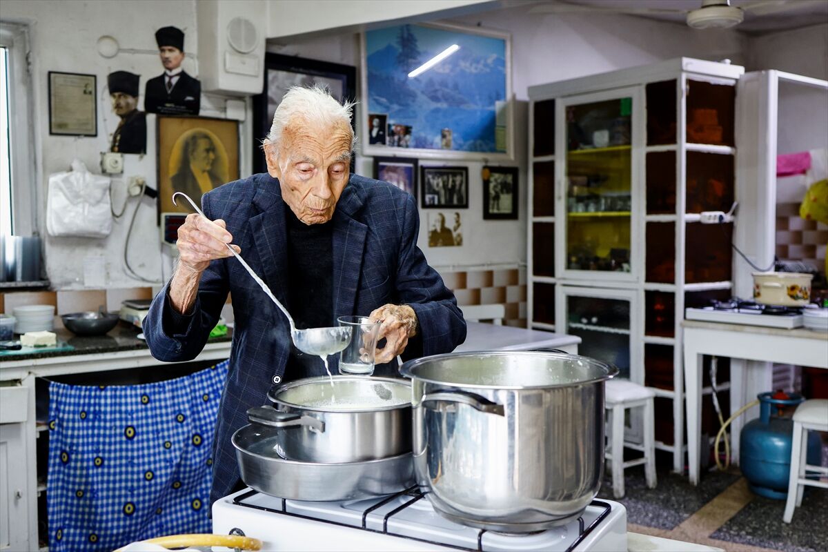 Süt ve ekmekle başlayıp, efsane olmuştu! Bergama'daki tarihi dükkan kapanıyor!