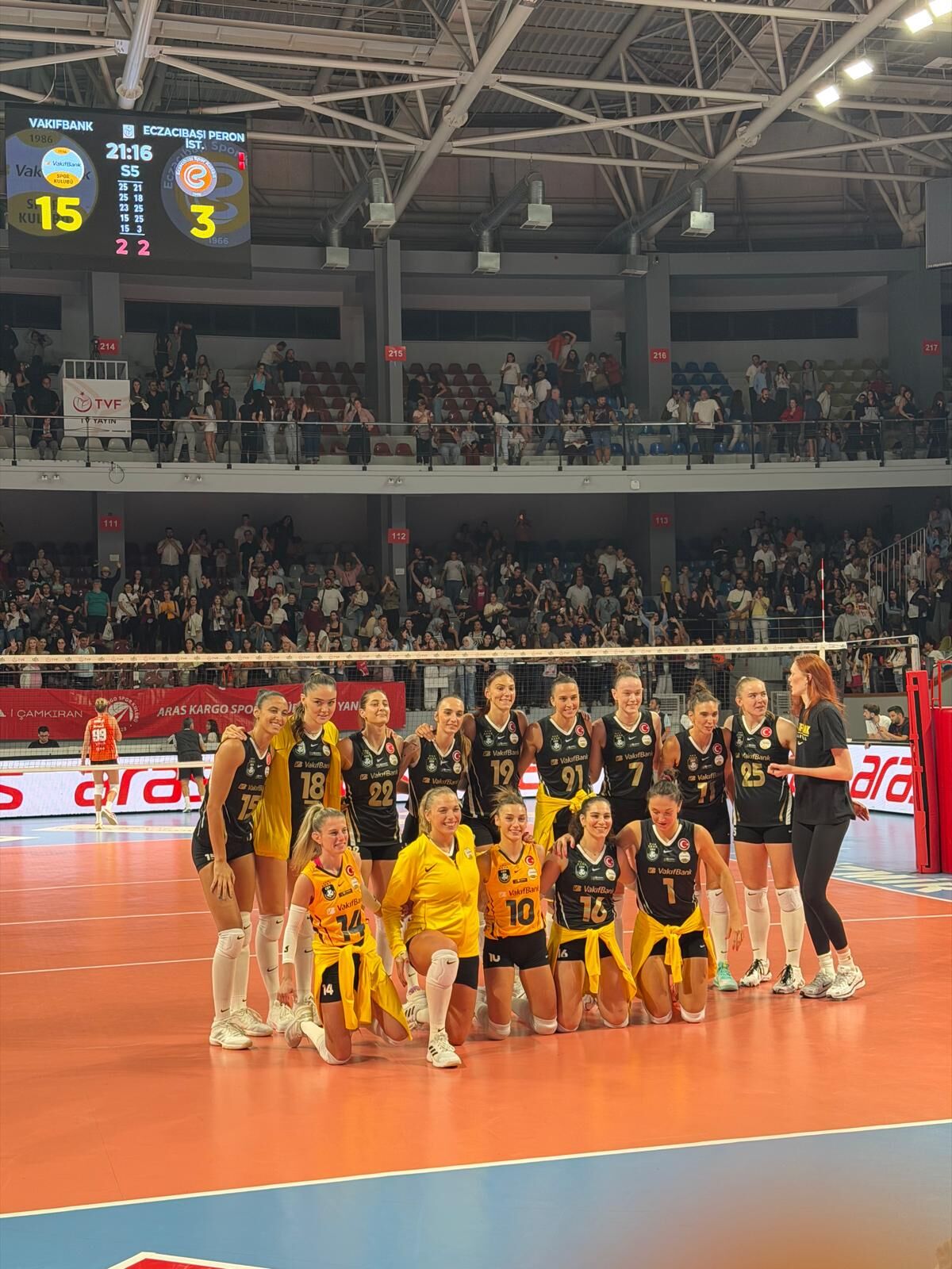 İzmir’de nefes kesen final: VakıfBank şampiyon oldu