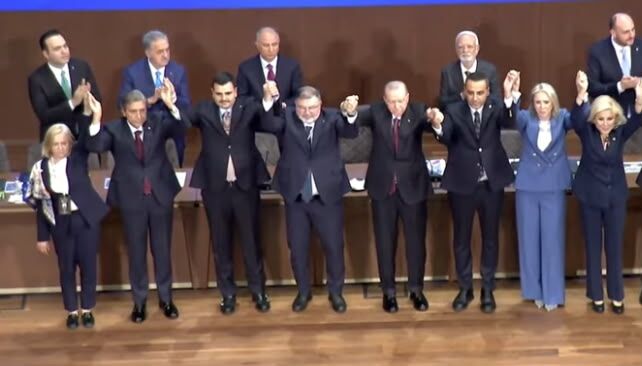 Ve Beklenen Oldu… Onur Emrah Yıldız Ak Parti’ye Geçti! Çiğli’ye Hizmet Yağacak! (1)