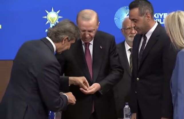 Ve Beklenen Oldu… Onur Emrah Yıldız Ak Parti’ye Geçti! Çiğli’ye Hizmet Yağacak! (2)