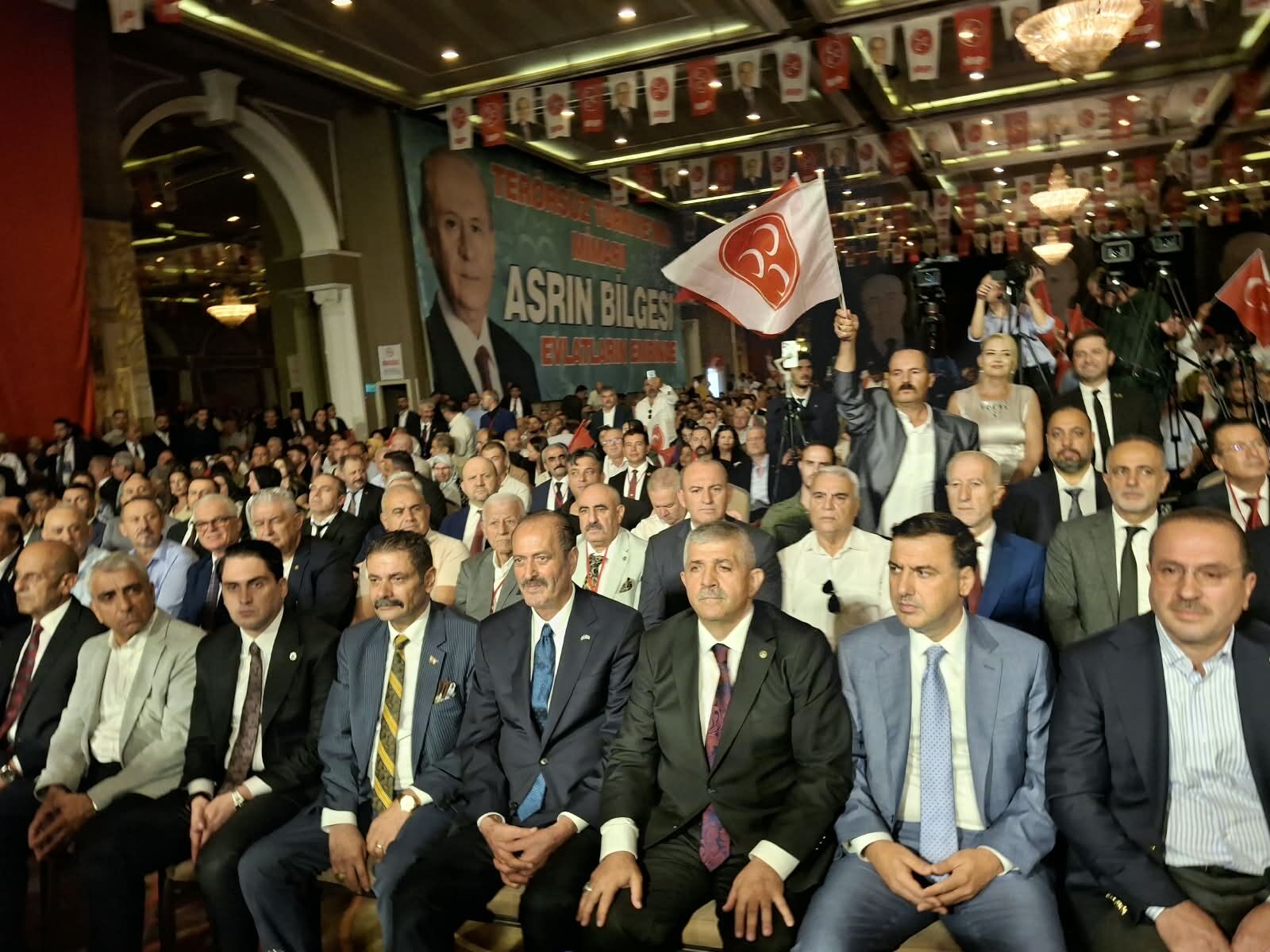 MHP İzmir'de kongre heyecanı! Kimler katıldı, ne mesaj verildi?