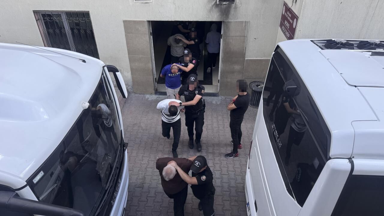 Yalan vaatlerle 253 bin kişiden vekâletname topladılar: 6 Avukatlık ofisine baskın!