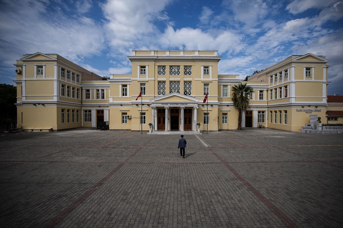 İzmir'in 140 yıllık çınarı! Başbakanlar, bakanlar ve sanatçılar bu okuldan yetişti