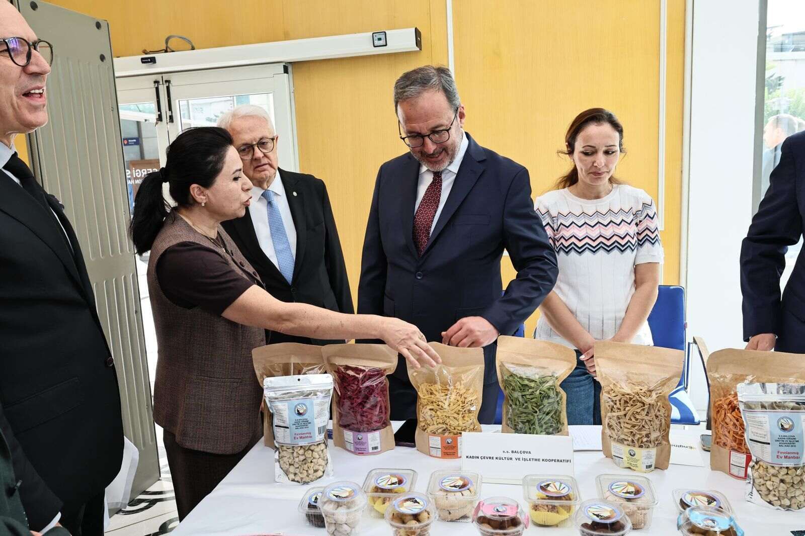 Ak Parti İzmir Milletvekili Dr. (1)