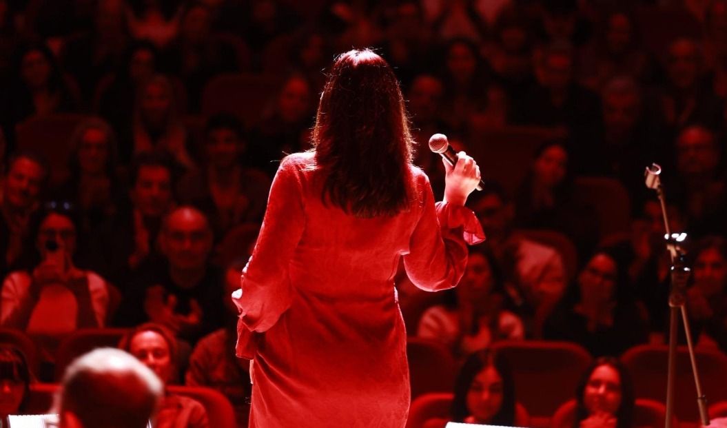 Konser sonunda ayakta alkışlandı