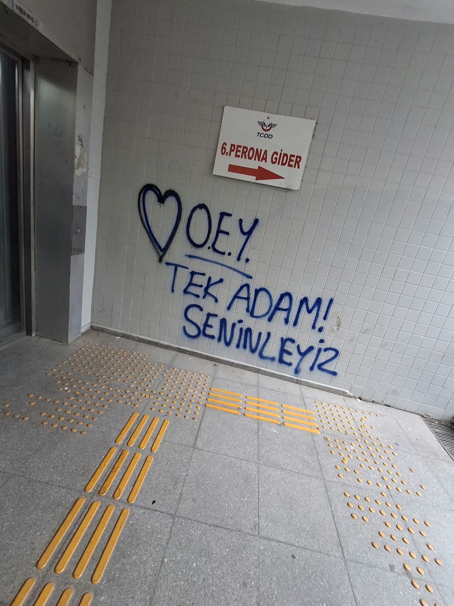 Çiğli Duvar Yazıları1