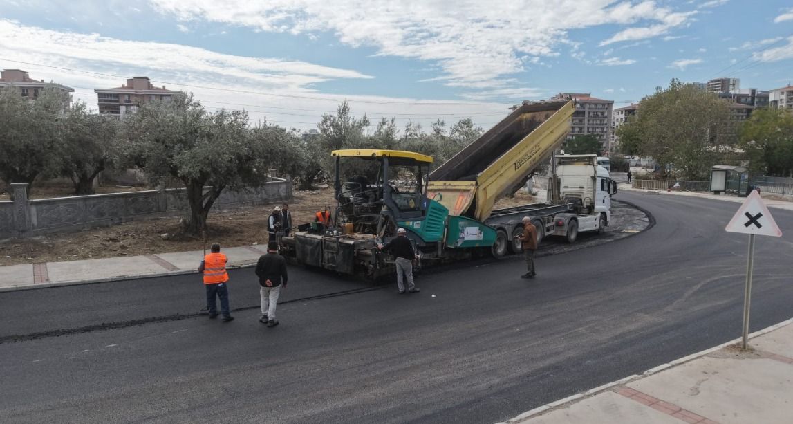 Ataşehir Mahallesi’nde kritik güzergahlara asfalt dökülüyor
