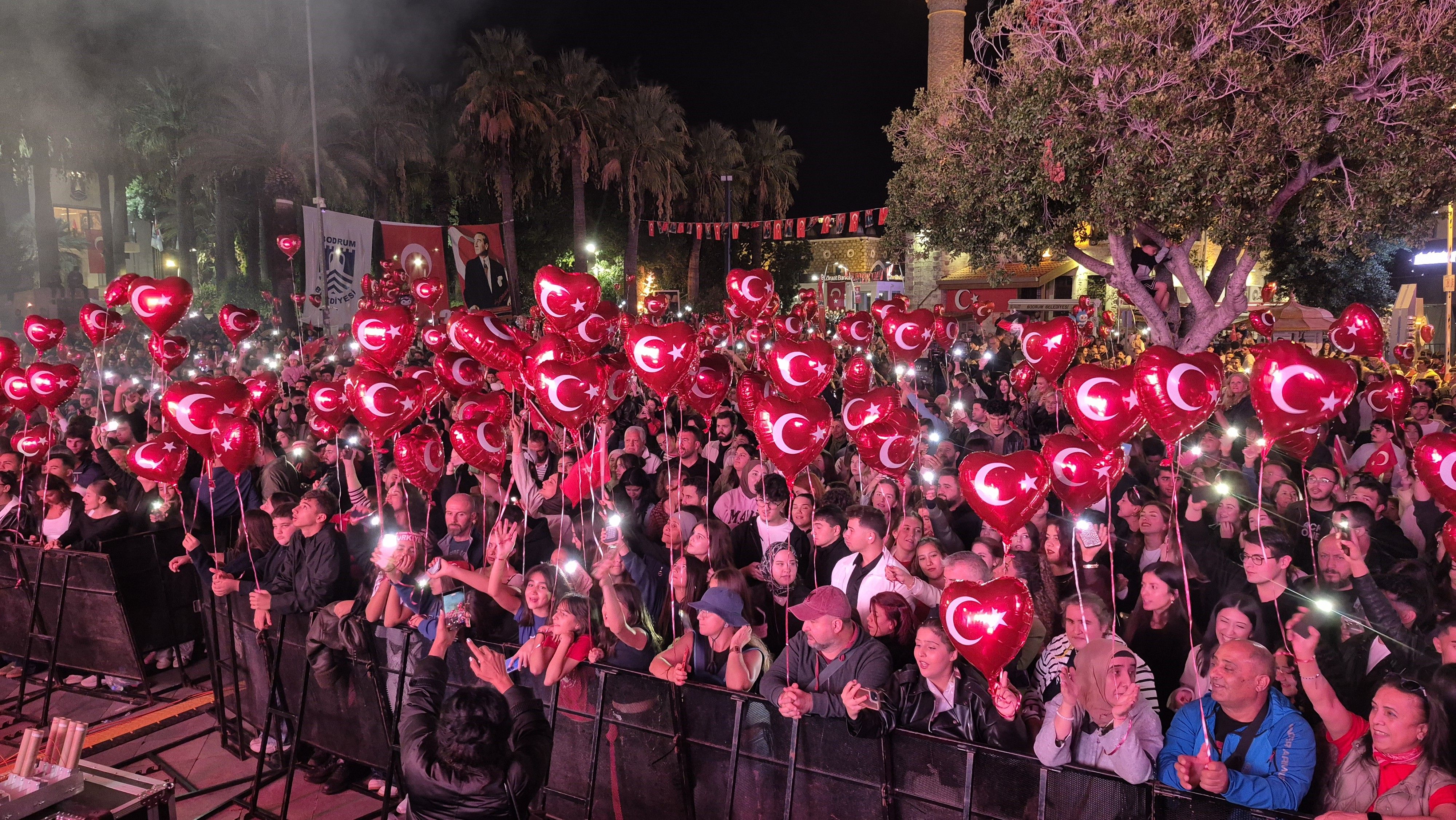 Dedublüman Bodrum’u Salladı 29 Ekim Cumhuriyet Bayramı Konserine Binlerce Kişi Akın Etti (2)