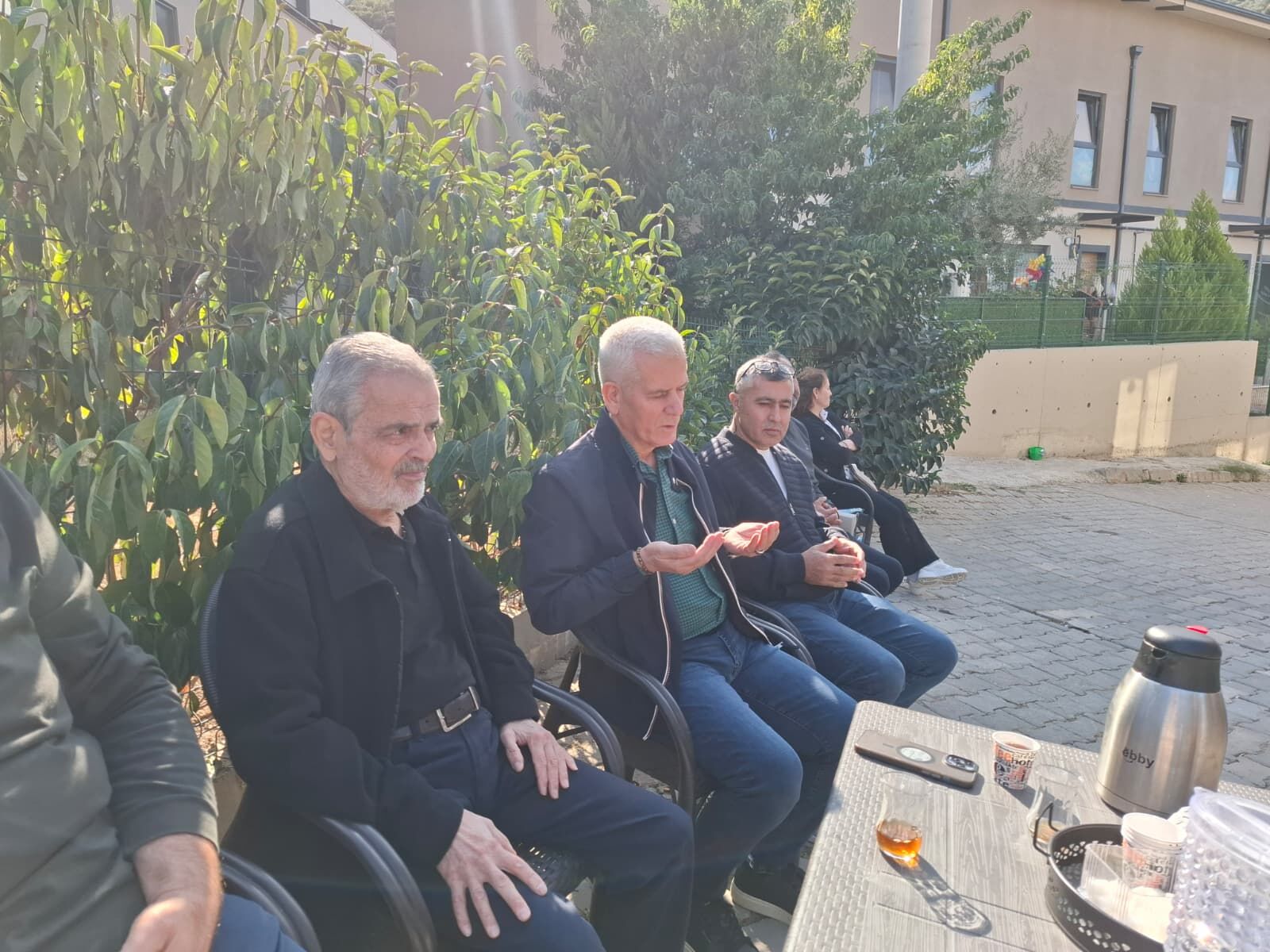 Siyasiler ve mahalle halkı bir aradaydı