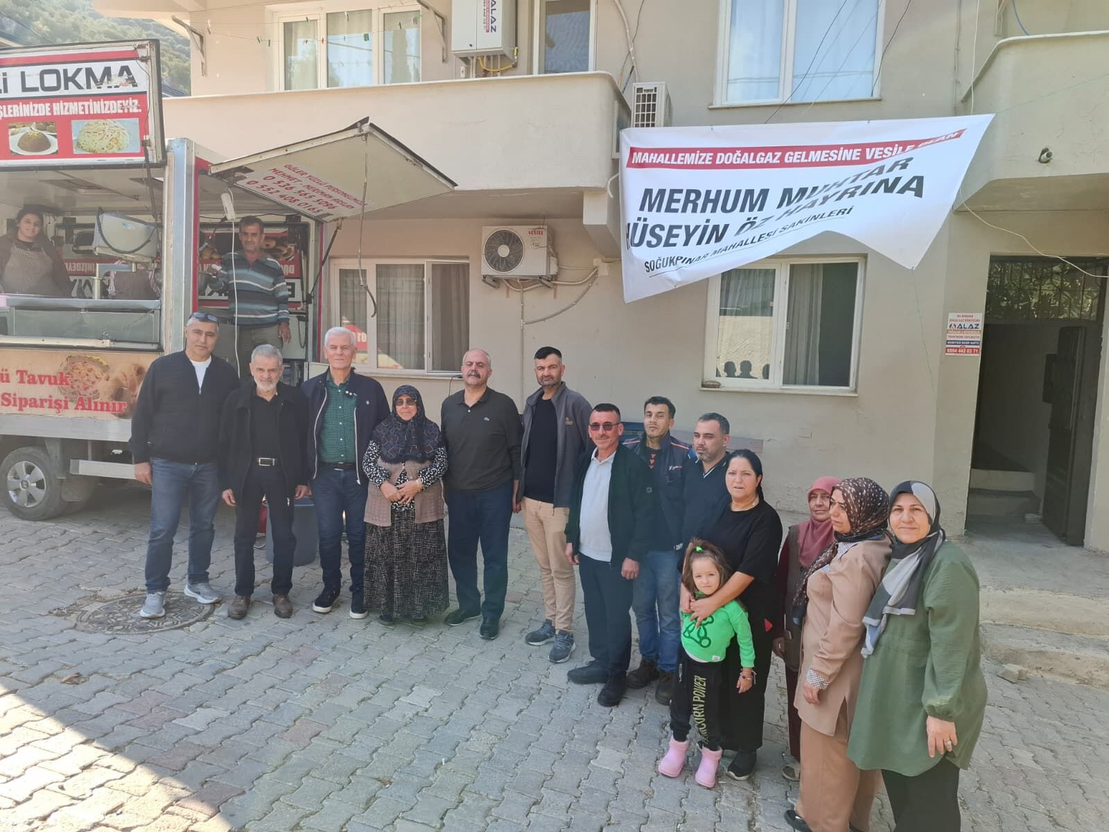 Siyasiler ve mahalle halkı bir aradaydı