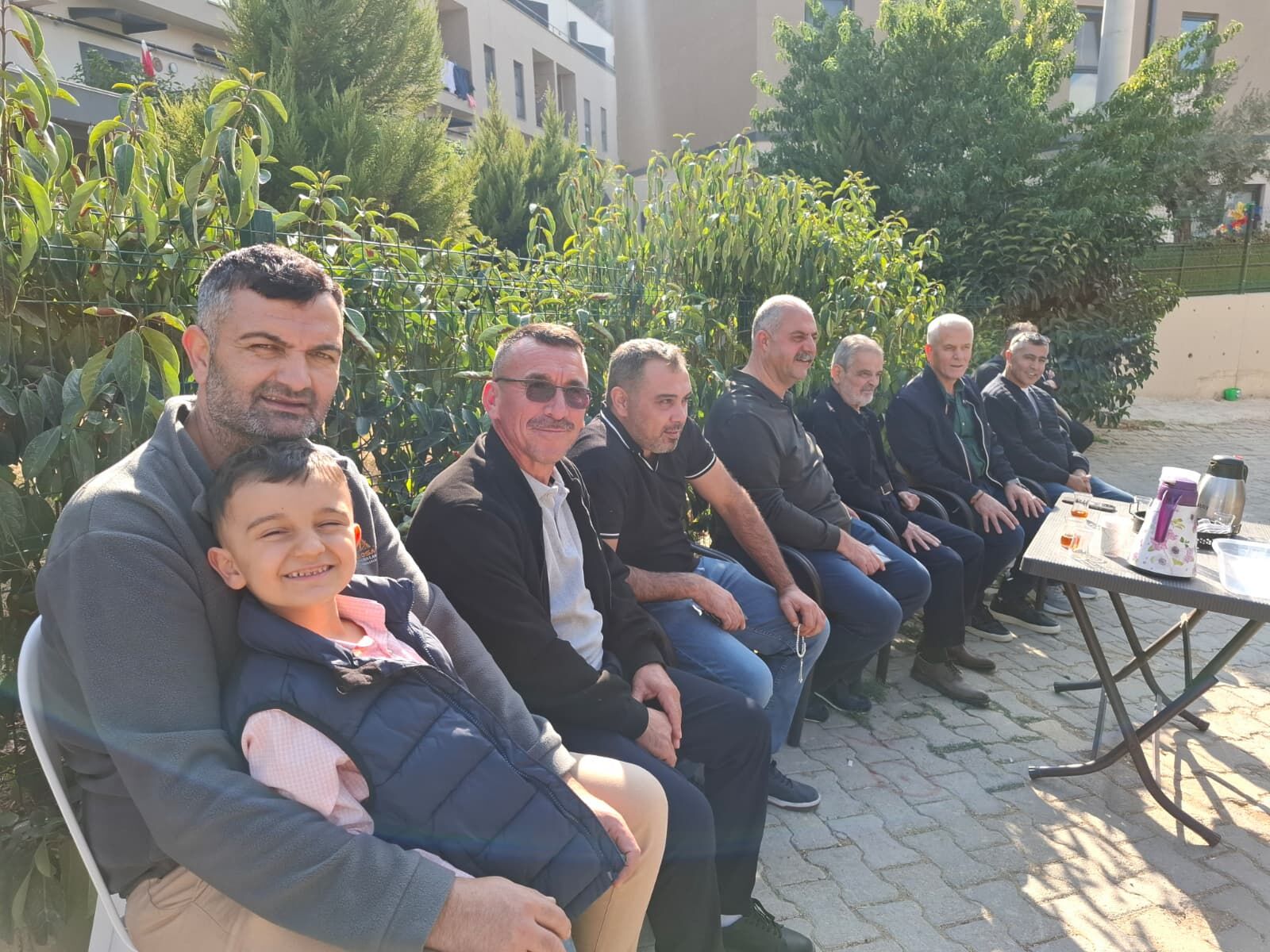 Siyasiler ve mahalle halkı bir aradaydı