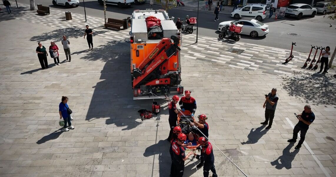 Alarm çaldı, İZSU personeli tahliye edildi