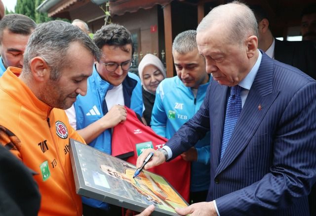 Erdoğan’dan Yıllar Sonra Hocasına Ziyaret Kur’an I Kerim Hocasıyla Buluştu (1)