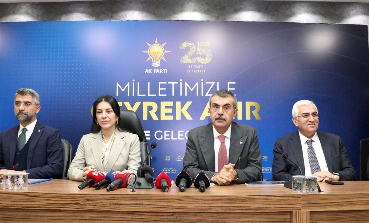 Erzurum'da Konuşan Bakan Tekin Muhalefete Yüklendi Sahtekarlara Ve Hırsızlara Sahip Çıkıyorlar (2)