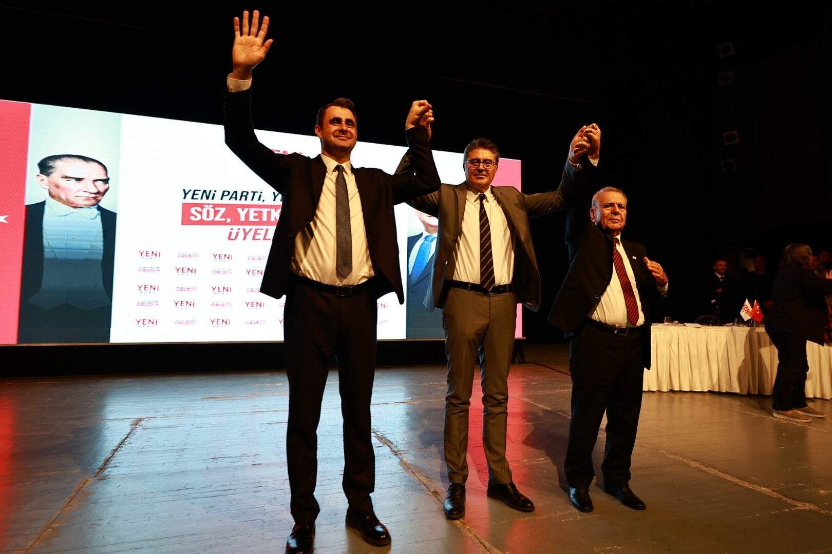 Cemil Tugay'a ''Ölümüne yanındayım'' sözleriyle seslenerek tarafını seçmişti, bu kez Aziz Kocaoğlu için destek istedi
