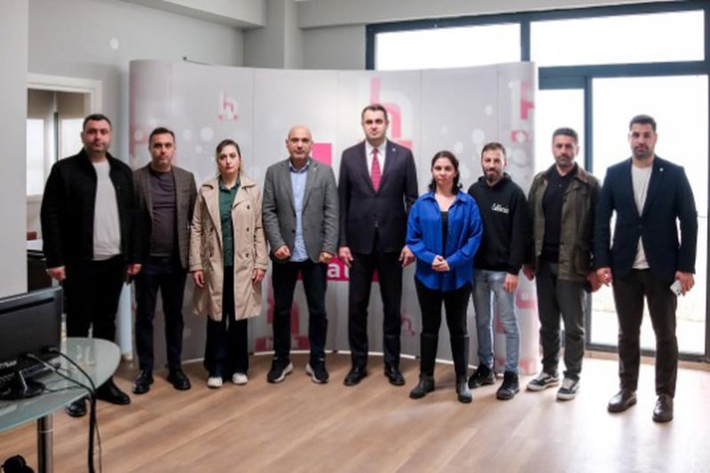Halk Tv’nin İzmir Ofisine Dayanışma Ziyareti “Basın Emekçilerini Yalnız Bırakmayacağız” (2)