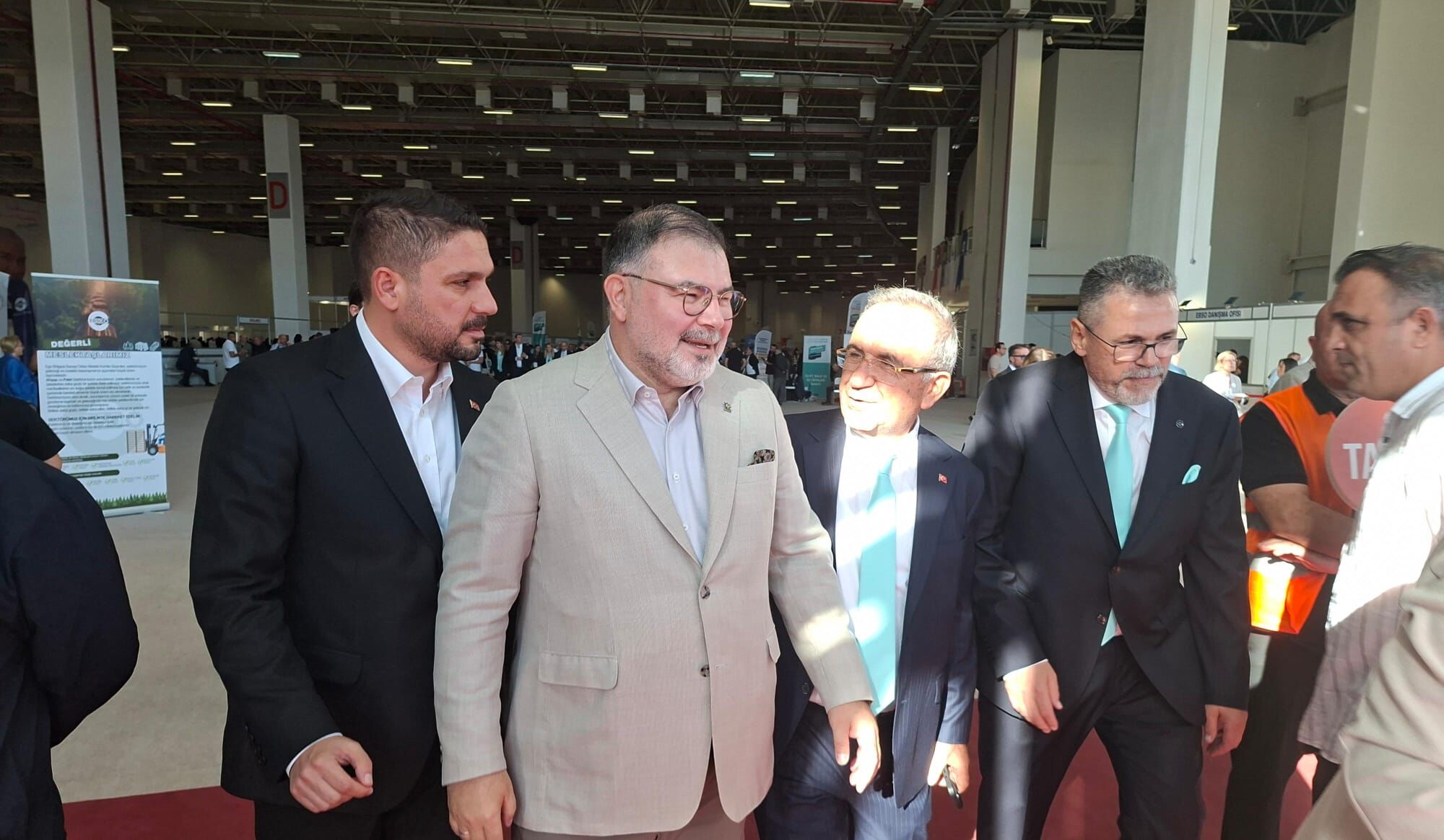 İzmirli siyasetçiler EBSO seçimlerine akın etti