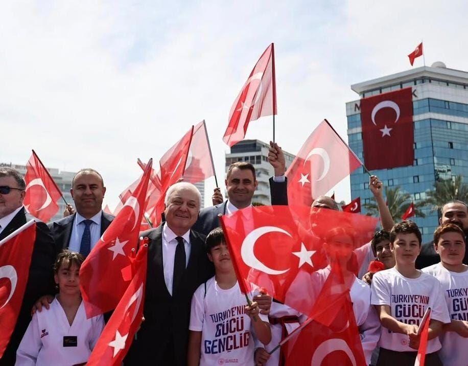 Tuncay Özkan İzmir YENİ Parti Milletvekili