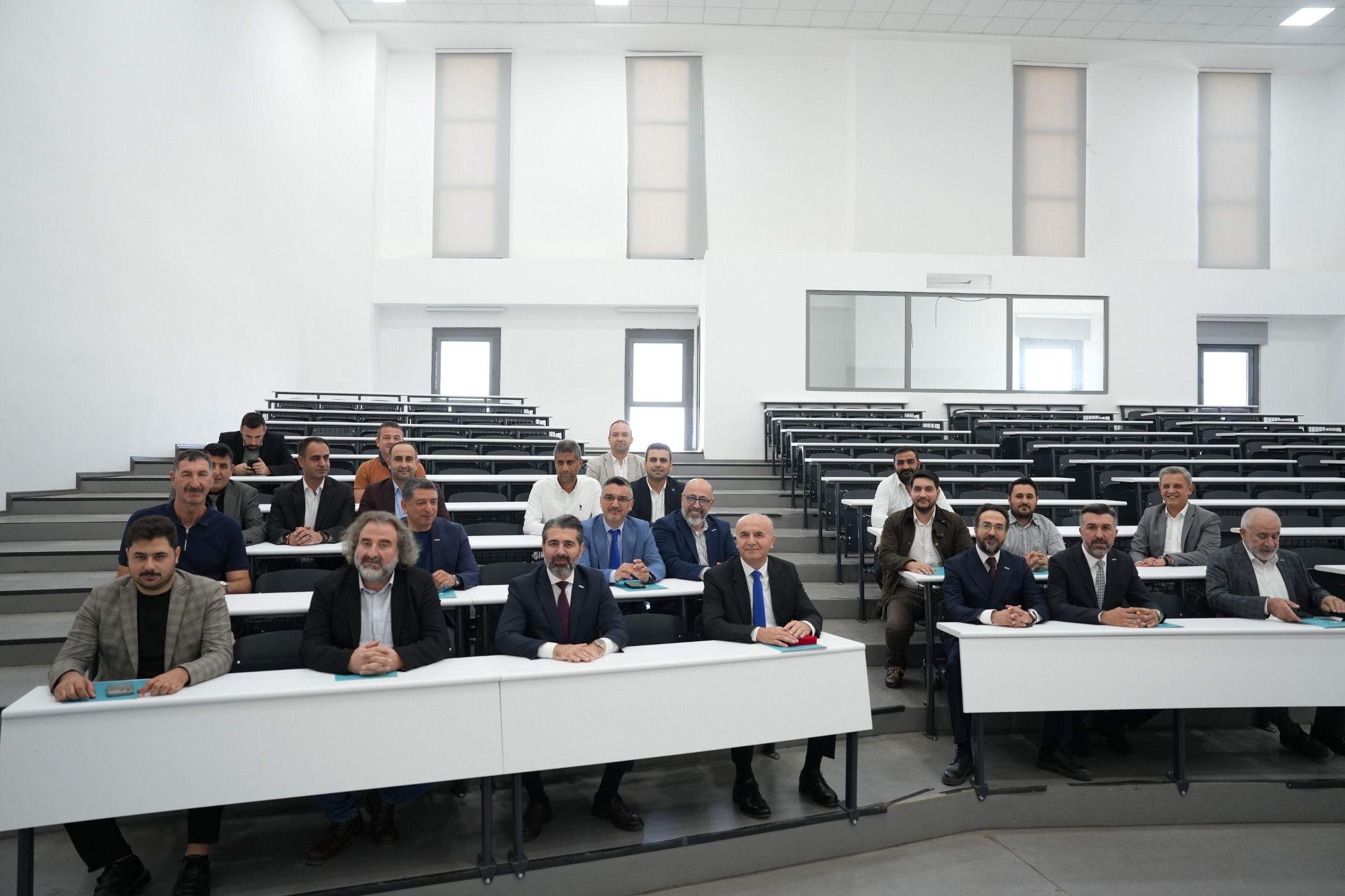 Is Dunyasi Ile Akademi El Ele Bakircay Universitesinde Gelecegin Liderleri Icin Yeni Adim3