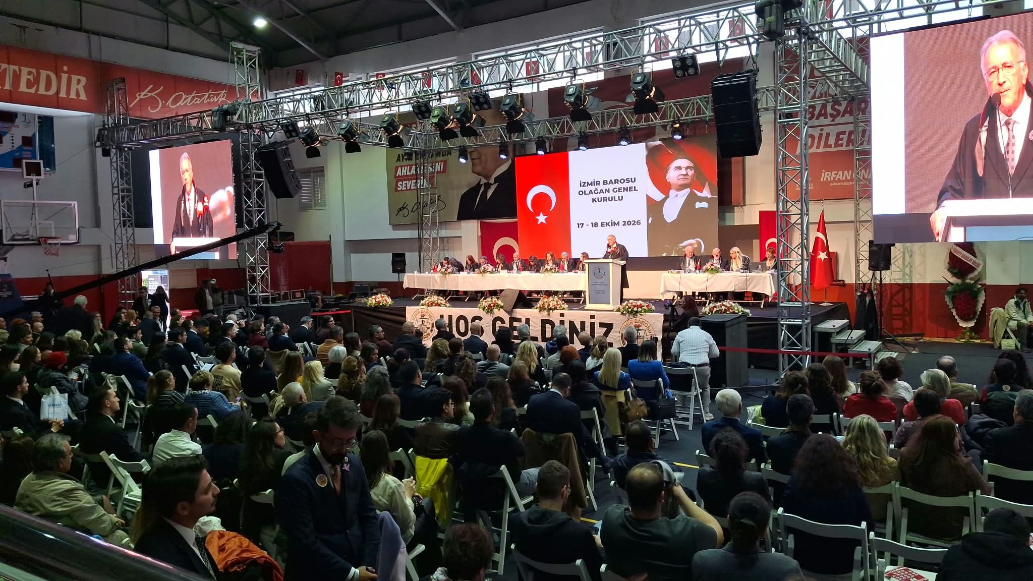 İzmir Barosu Genel Kurulu’na usulsüzlük soruşturması damga vurdu: Biri belgeleri yırttı, biri "Şov yapılıyor" dedi