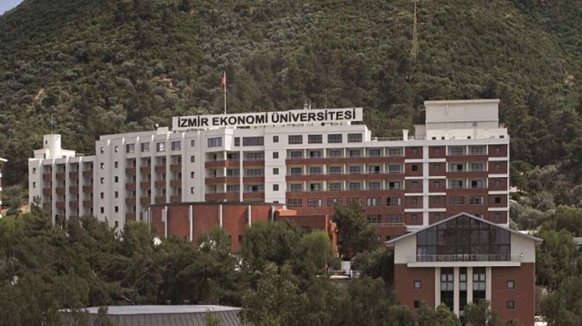 Yüksek lisans ve doktora yapacaklar dikkat! İzmir Ekonomi Üniversitesi’nde lisansüstü eğitim kuralları değişti!