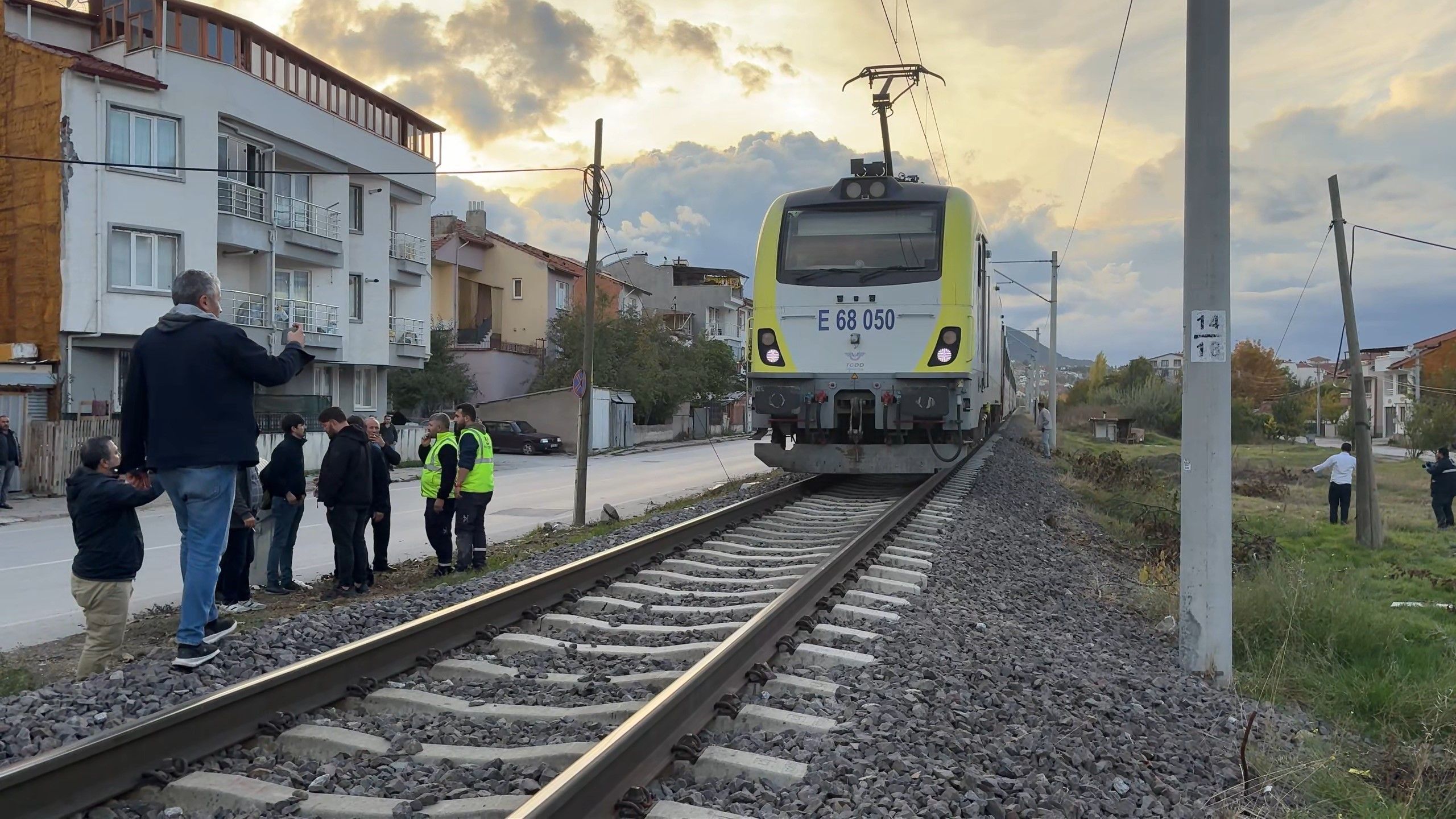 İzmir Eskişehir Yolcu Treni Gence Çarptı! (3)