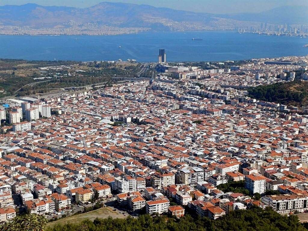 İzmir için deprem uyarısı! Uzman isim acil dönüşüm çağrısı yaptı