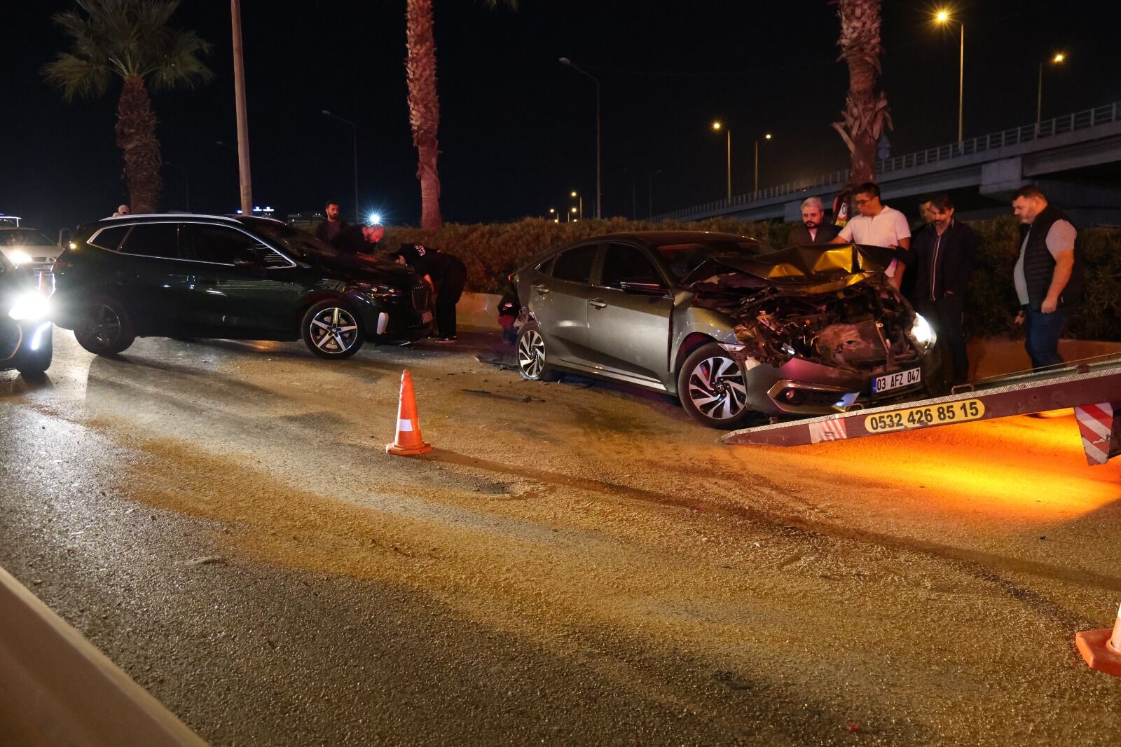 İzmir Konak'ta 7 otomobil 1 motosiklet birbirine girdi! Zincirleme kazada yaralılar var