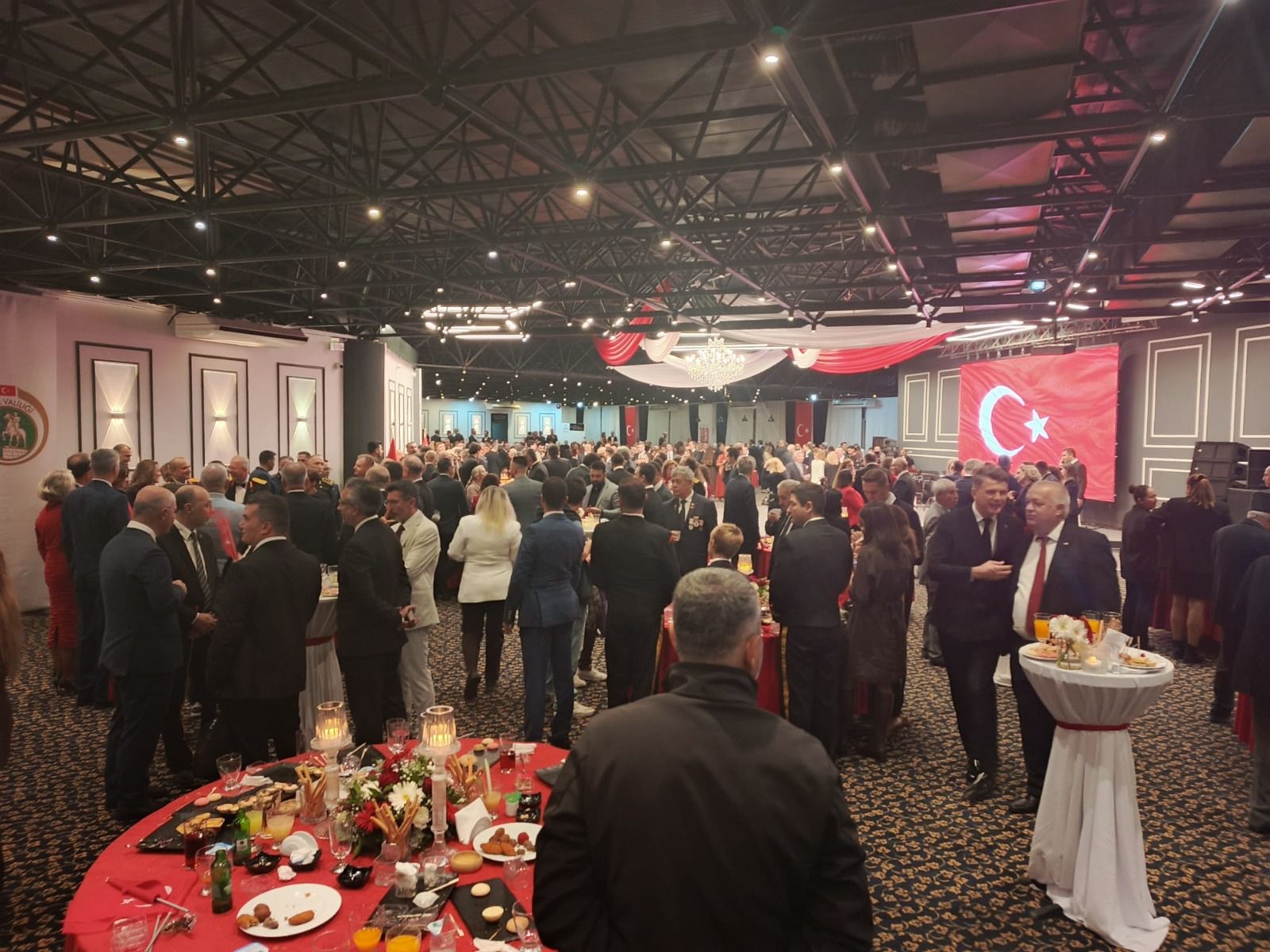 İzmir Valiliği’nden Cumhuriyet’in 103’Üncü Yılına Özel Gurur Gecesi! Vali Elban Zafer Cumhuriyetle Taçlandı (6)