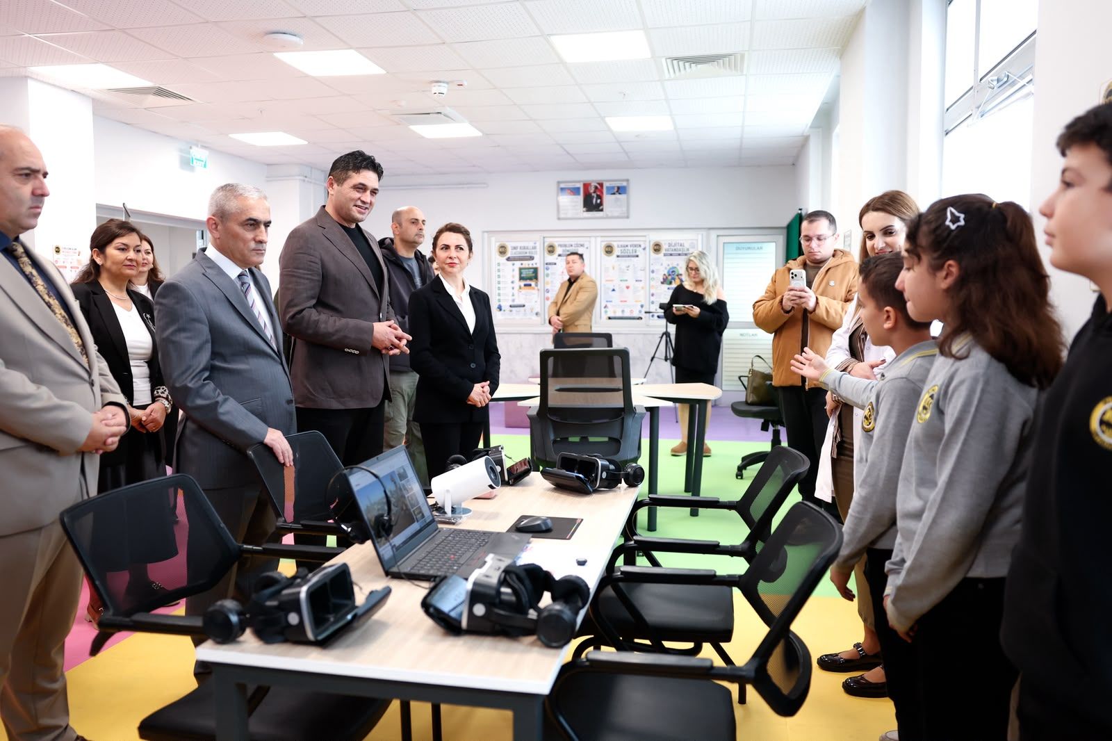 İzmir'de Eğitime Avrupa Modeli 'Geleceğin Sınıf Laboratuvarı' Hizmette! (5)