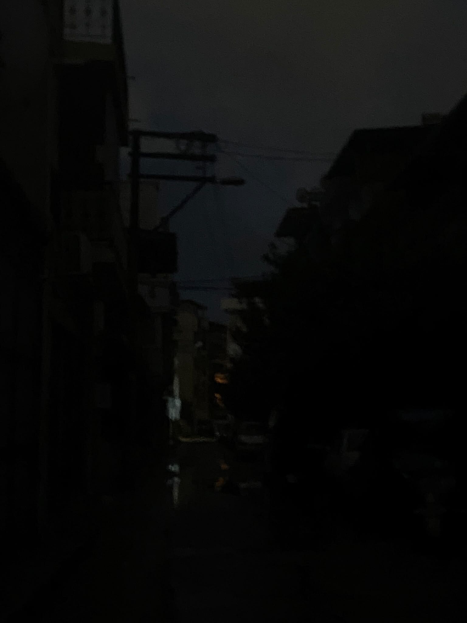 İzmir’de Elektrik Kesintisi Tepkisi Sabah Bakım Yapıldı, Akşam Mahalle Karanlıkta Kaldı (1)