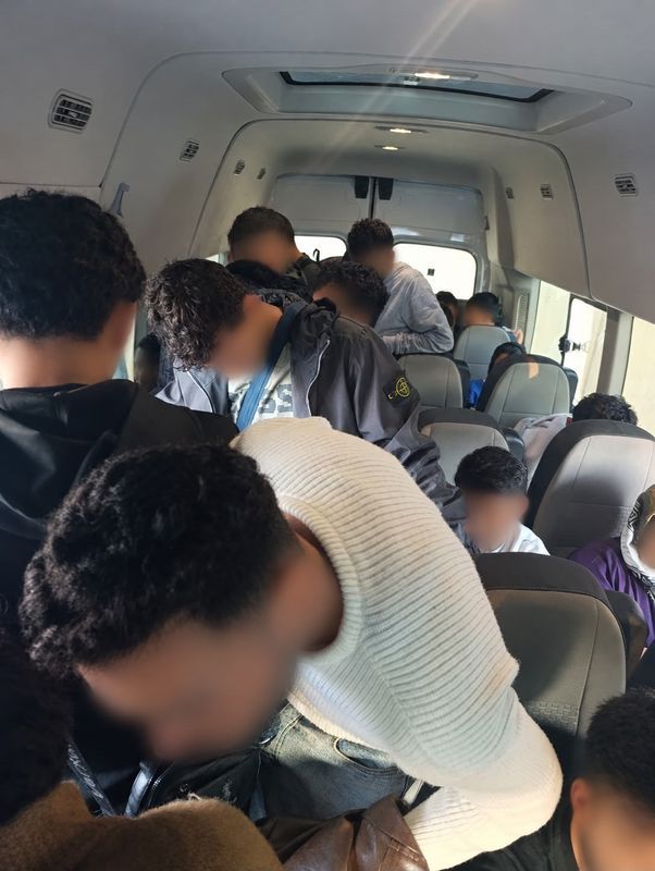 İzmir’de Otoyol Gişelerinde 34 Düzensiz Göçmen Yakalandı (1)