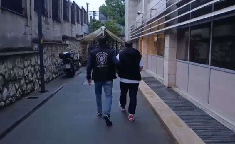 İzmir’de Şafak Operasyonu 164 Şüpheli Yakalandı (1)