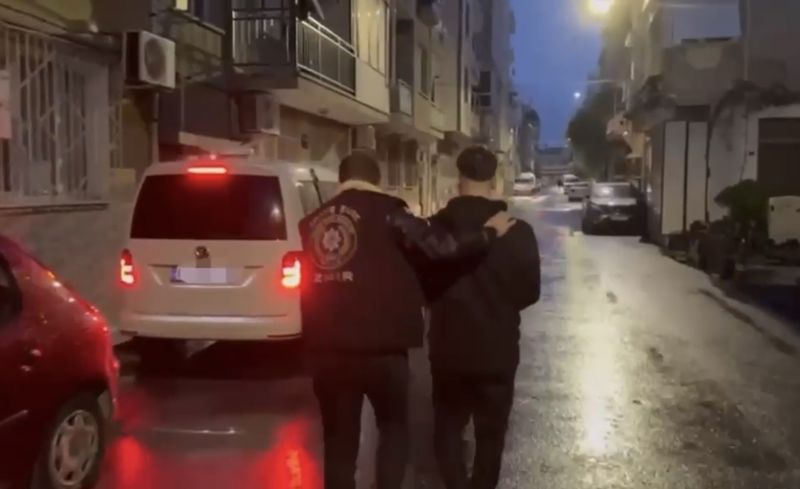 İzmir’de Şafak Operasyonu 164 Şüpheli Yakalandı (2)