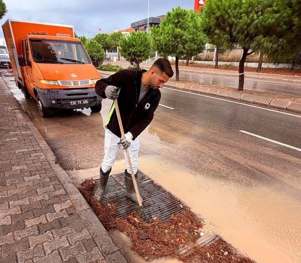 İzmir’de Yağış Alarmı İzsu 665 Personelle Sahada Olacak (3)