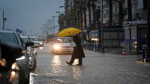 İzmir’e Sarı Kodlu Yağış Uyarısı! Ani Sel Ve Su Baskınına Dikkat
