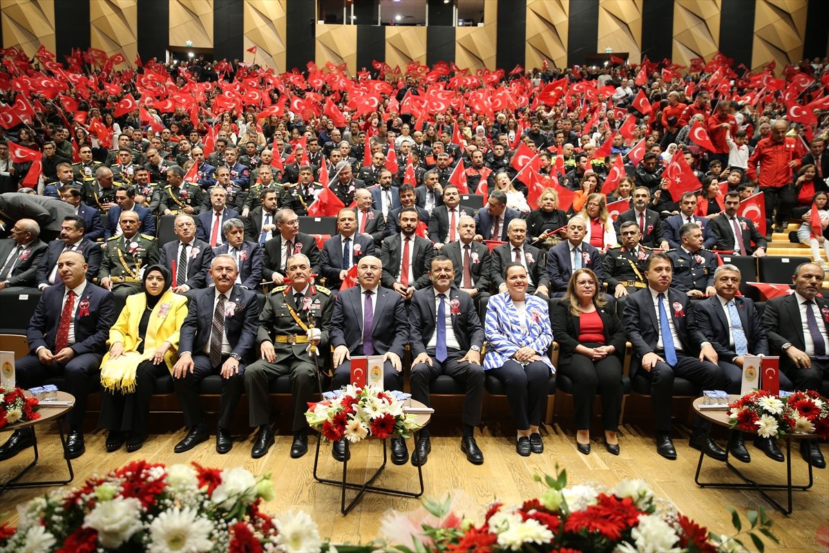 İzmir’in Iki Ilçesinde Cumhuriyet Bayramı Coşkusu Meydanlar Doldu, Gurur Dolu Anlar Yaşandı (2)
