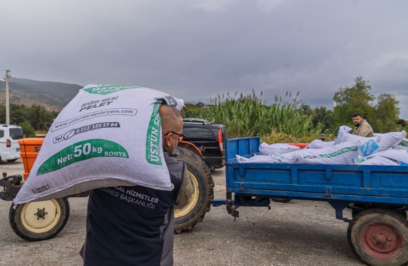 12 ilçede 30 ton yem dağıtıldı