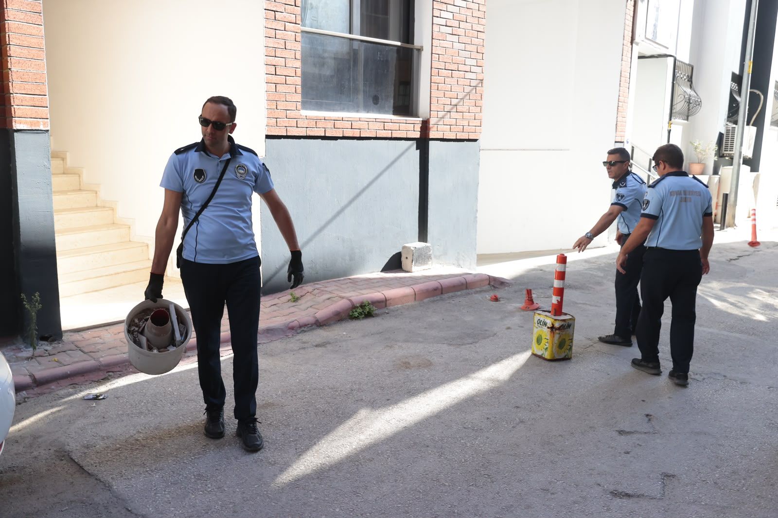 Konak’ta Kaldırım Işgaline Geçit Yok Duba Ve Reklam Panoları Kaldırıldı1
