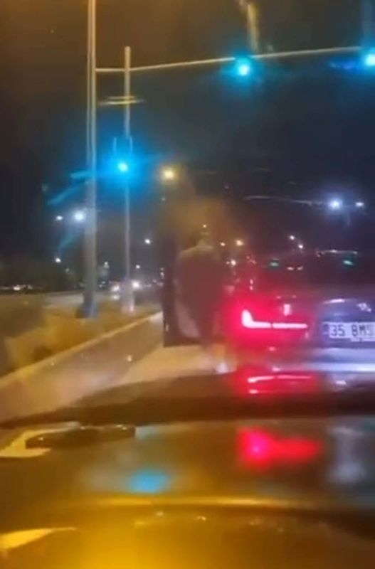 Konak’ta Trafikte Tehlikeli Takip Pahalıya Patladı 366 Bin Tl Ceza! (2)