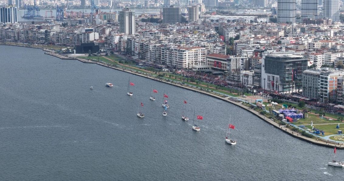 Korfezde Gorsel Solen Izmirde Yelkenciler Cumhuriyetin 103 Yili Icin Ruzgari Arkasina Aldi2