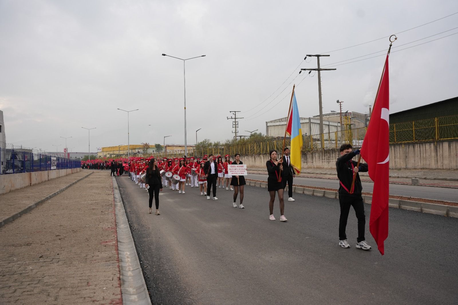 Kosbi̇’de Okullardan Fabrikalara Cumhuriyet Coşkusu! (1)
